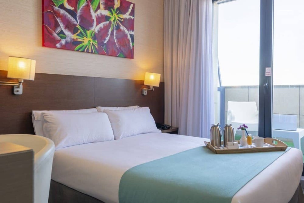 ROOM, DOUBLE BED