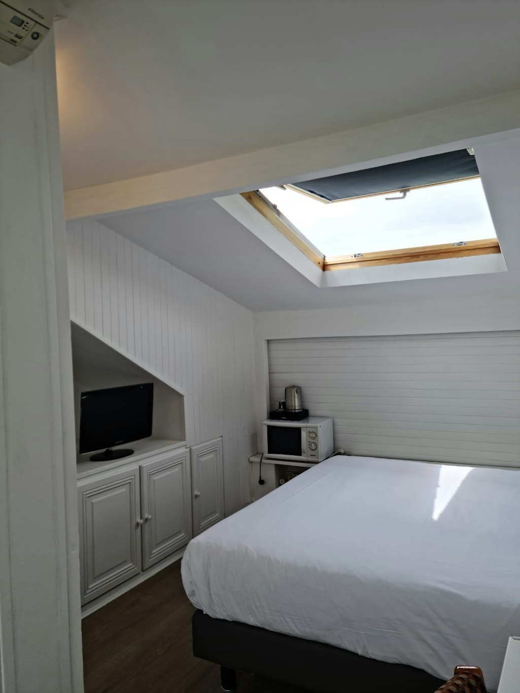PANAM HOTEL PARIS GAMBETTA (ex Superhotel) 19/50