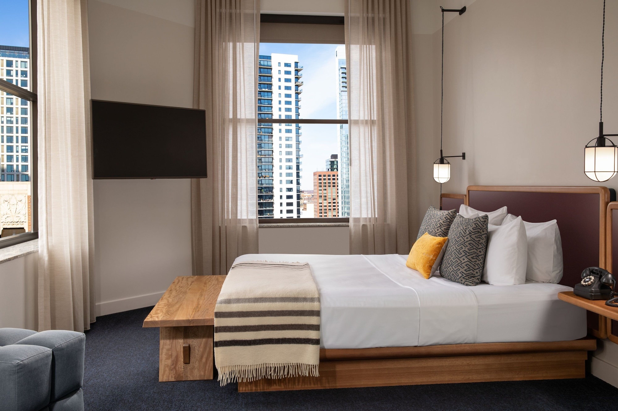 STUDIO, SUITE, KING BED, SOFA