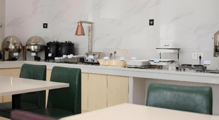 City Comfort Inn Foshan Gaoming Huaying Square Hotel 48/56