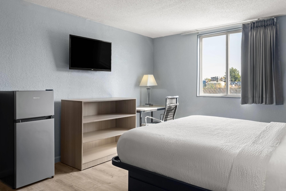 Super 8 by Wyndham Fort Wayne 21/58