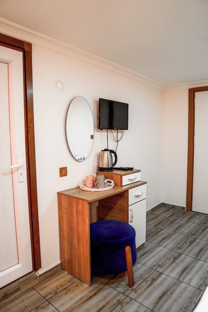 Laos Otel 8/50