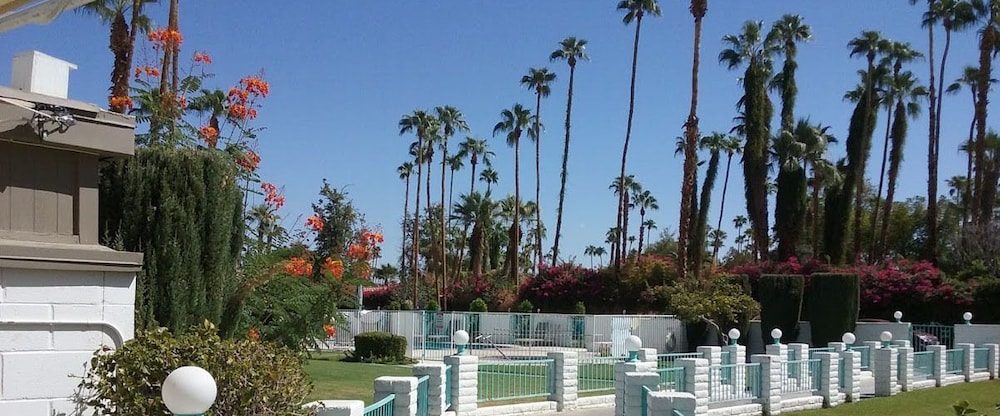 The Villas of Palm Springs 38/50
