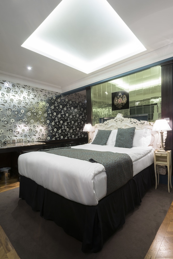 Le Monde Hotel 7/50