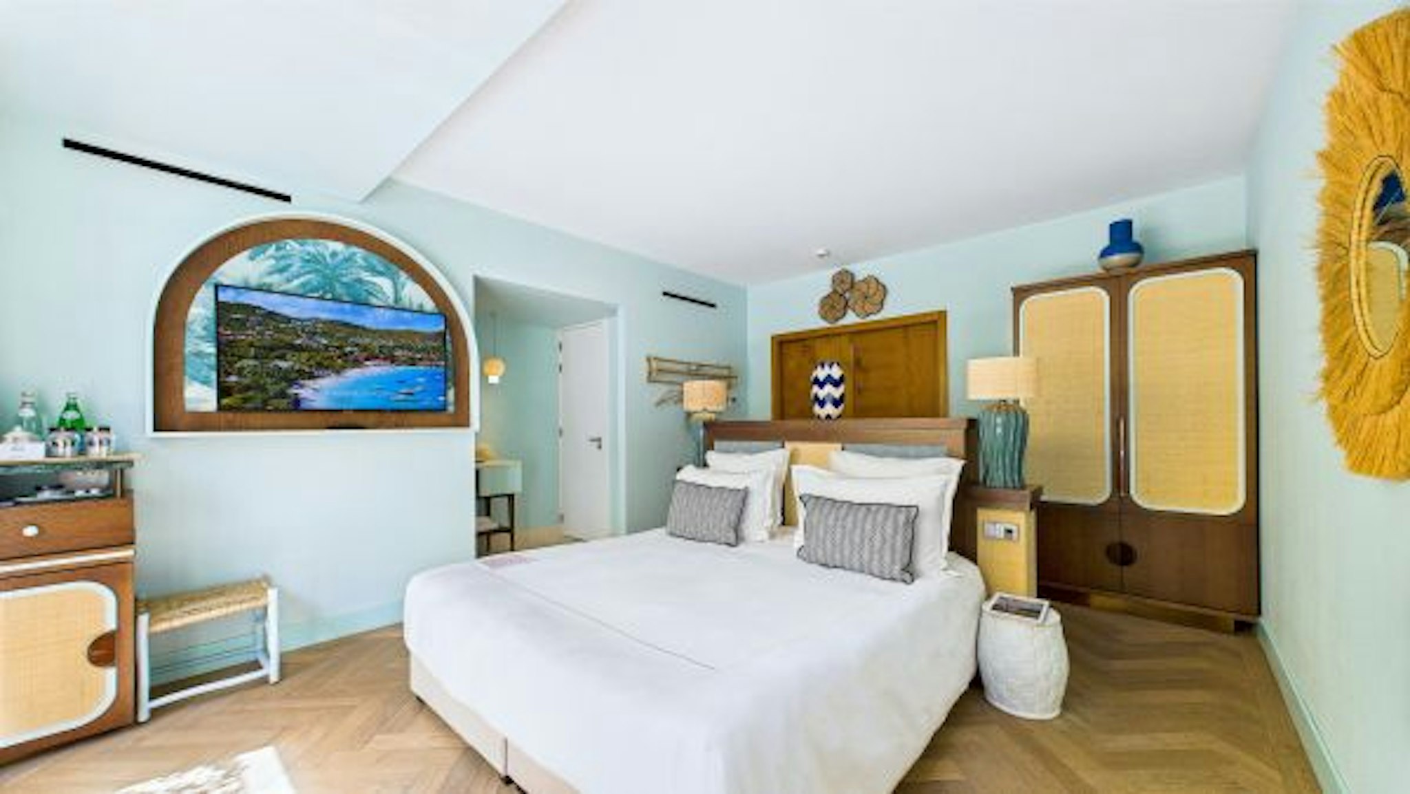 Tropical Hotel and Beach 9/46