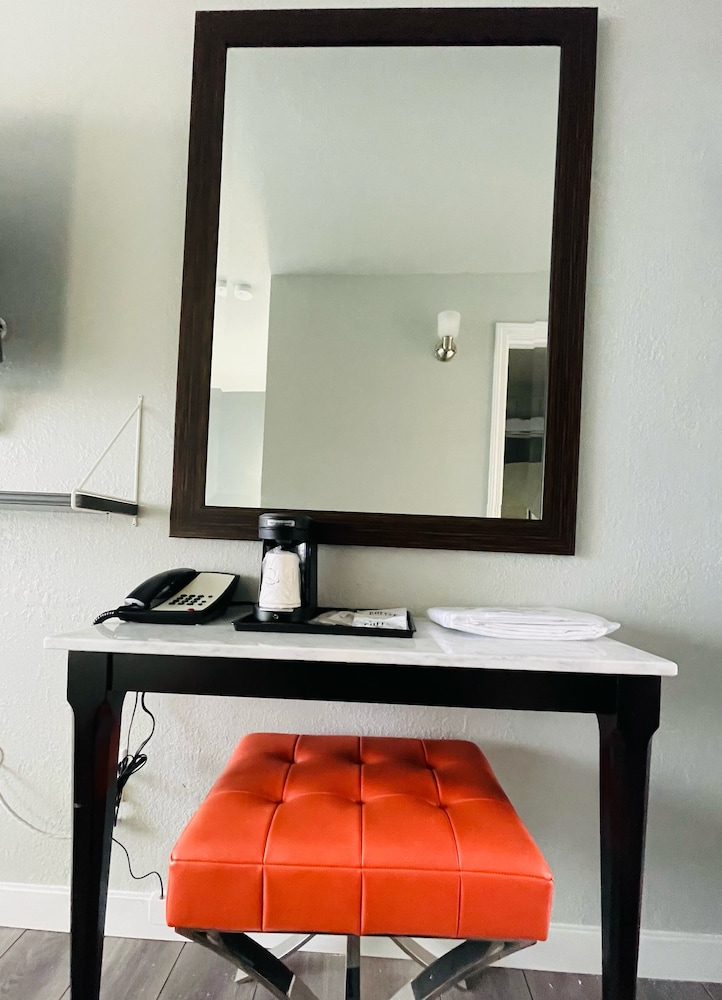 Tides Inn Suites 60/75