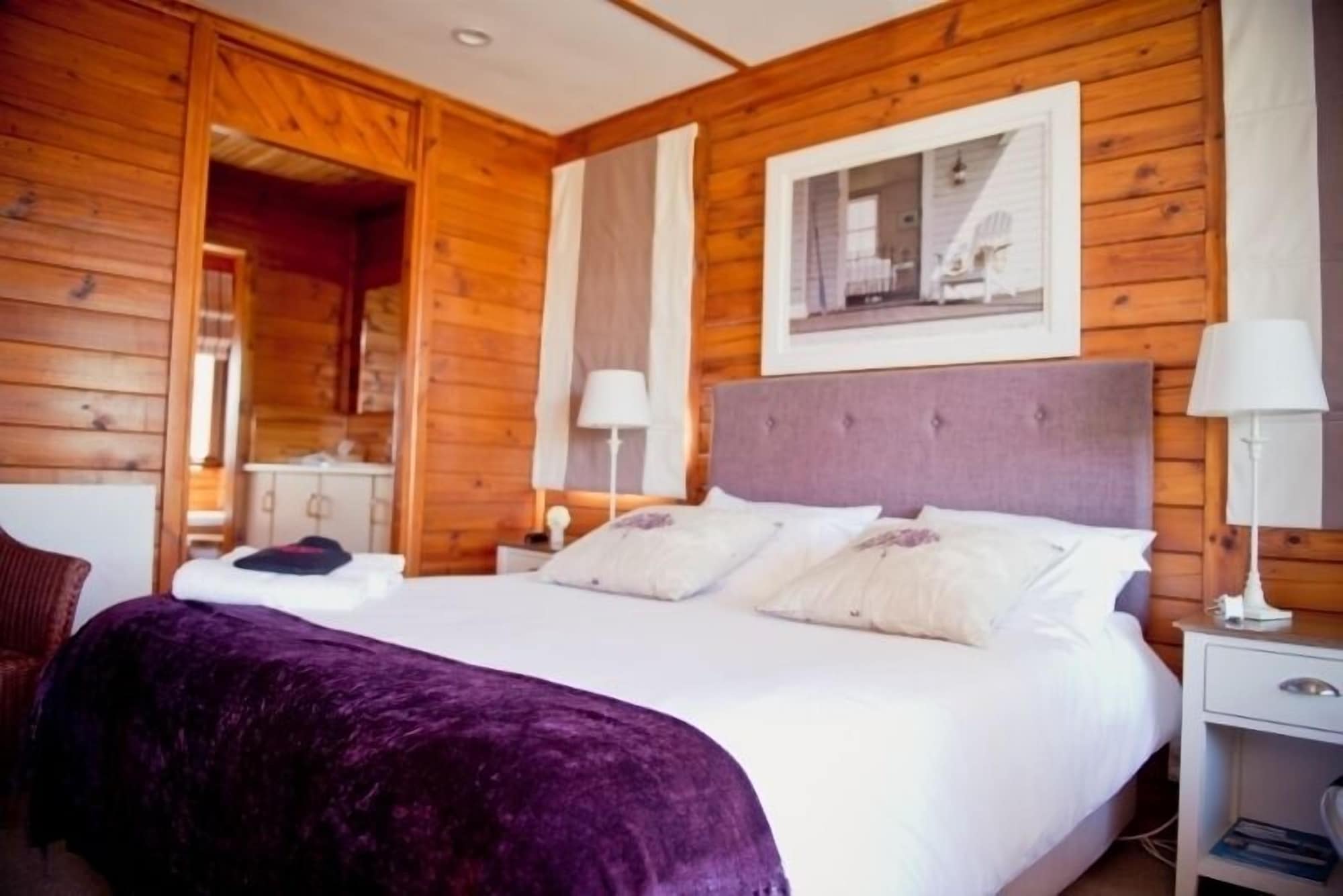DELUXE, DOUBLE BED