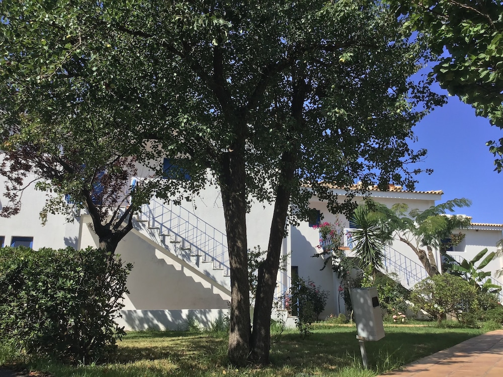 Oasis Hotel 25/30