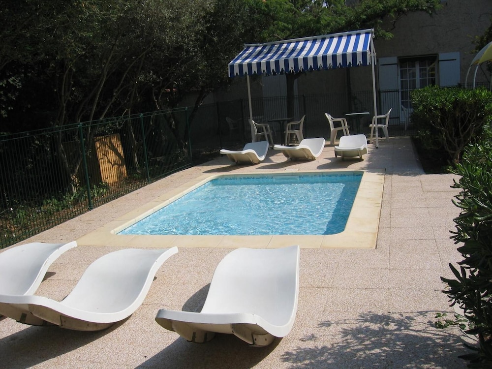HOTEL LE PETIT MANOIR REST. LA TONNELLE 21/27