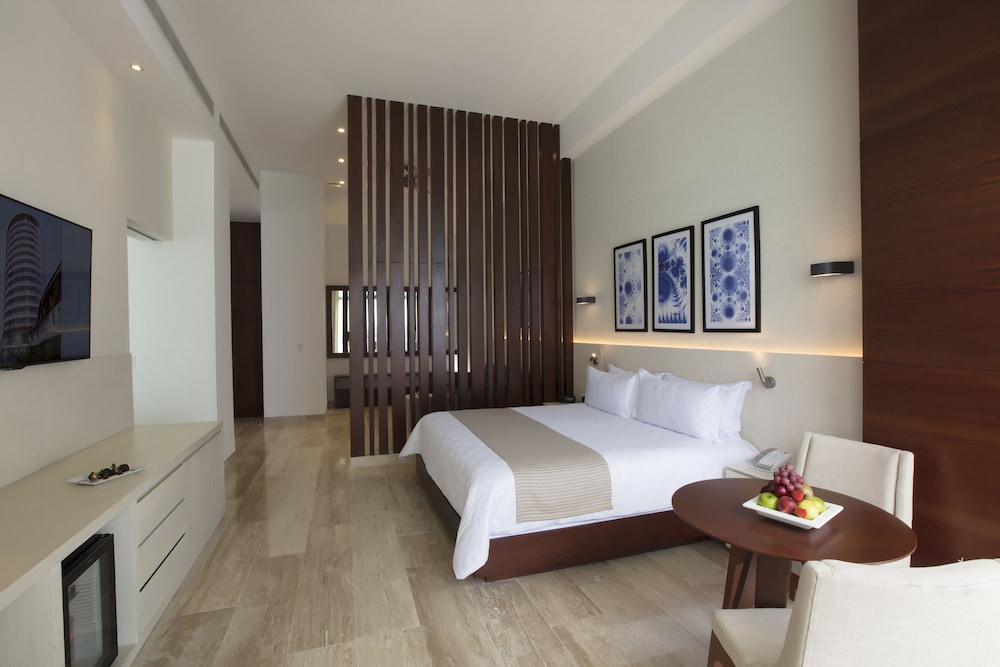 ALTITUDE, MASTER, SUITE