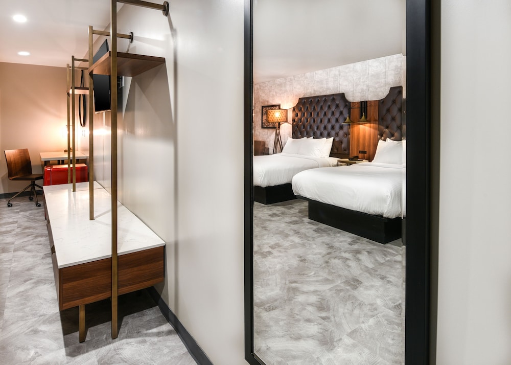 Hollywood Inn Suites Hotel 20/54
