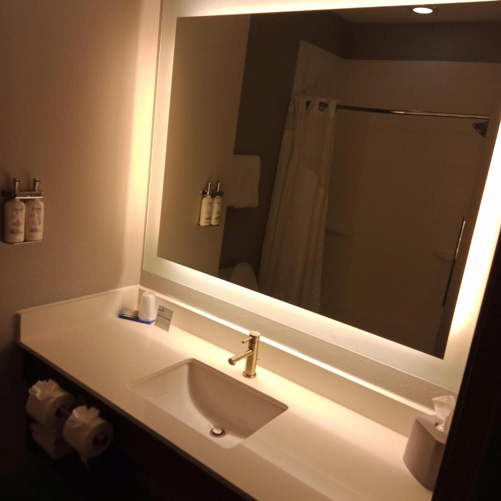 غرفة قياسية بسريرين كوين، Holiday Inn Express Suites Bonham 3/3