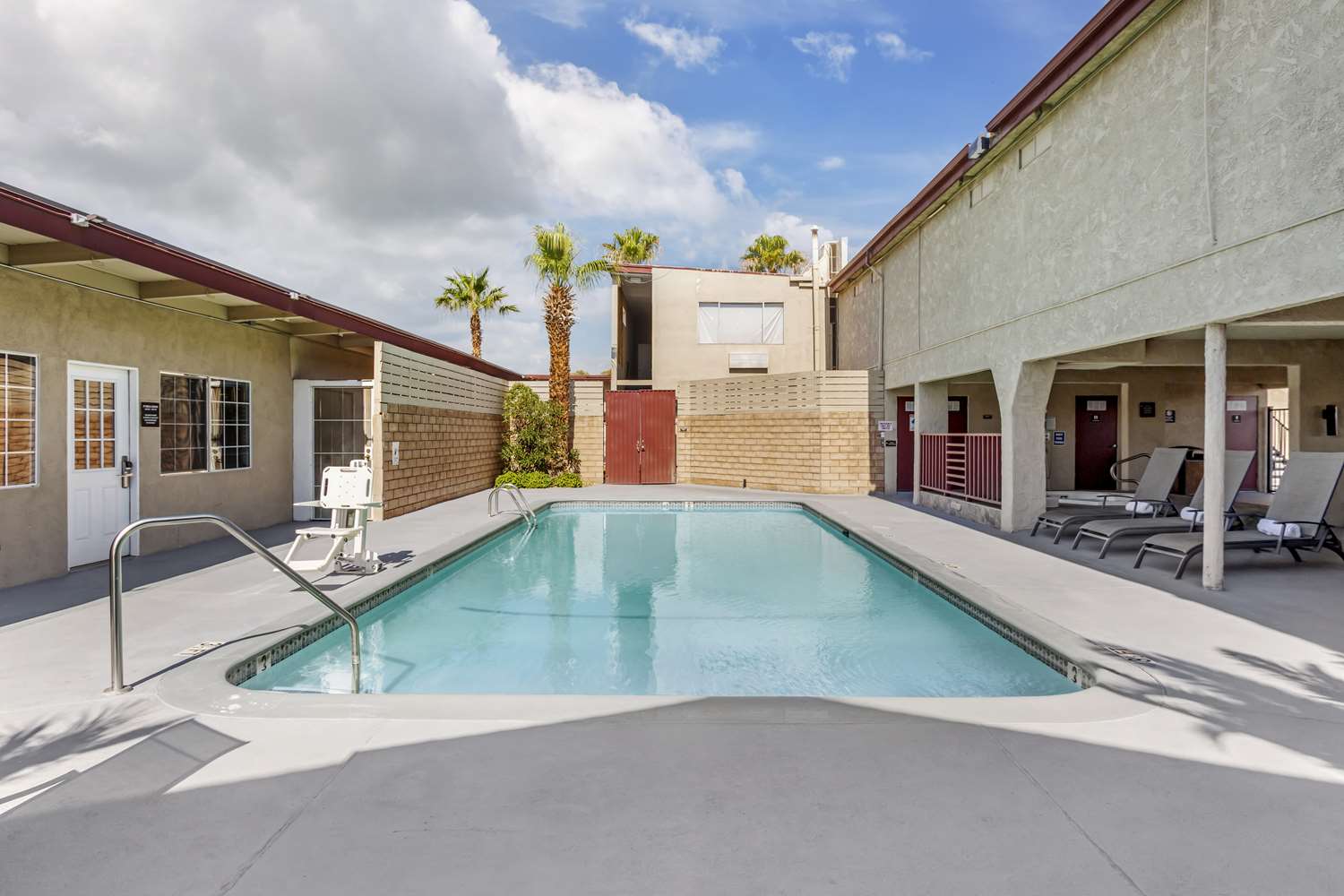 Best Western China Lake Inn 19/24