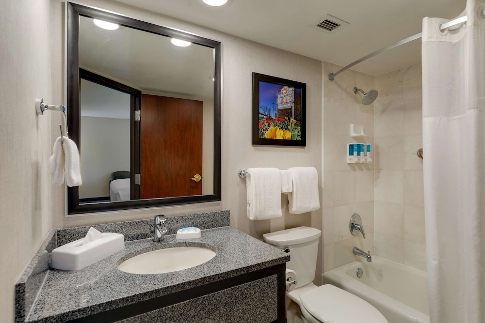 Drury Inn and Suites St. Joseph 44/45