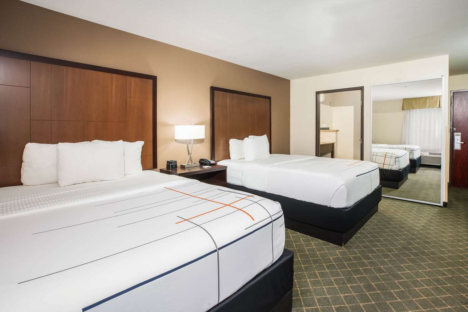 La Quinta Inn & Suites by Wyndham Portland Airport 12/43