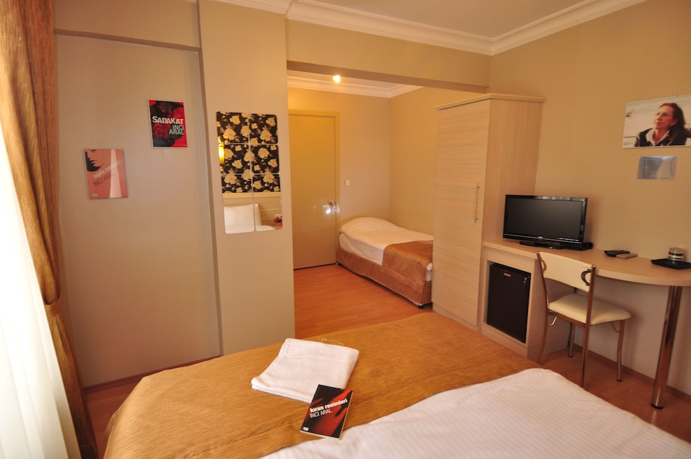 ROOM, TRIPLE