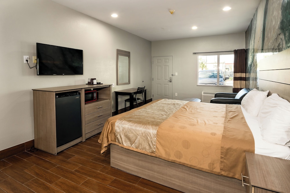 ROMANTIC, KING BED