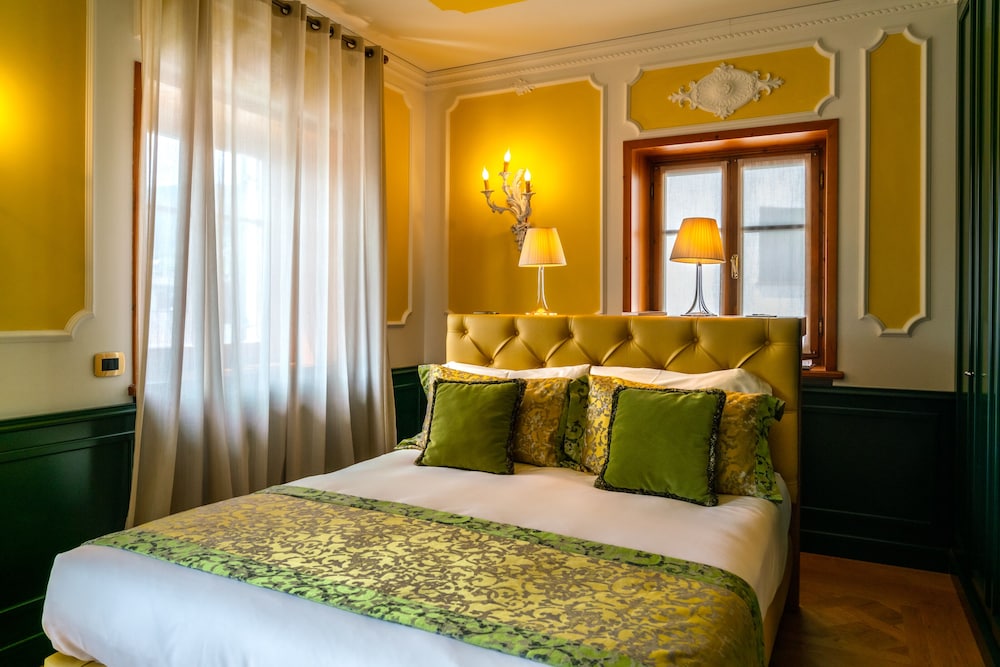 غرفة سوبيريور بسرير كوين، Ambra Cortina Luxury Fashion Boutique Hotel 5/10