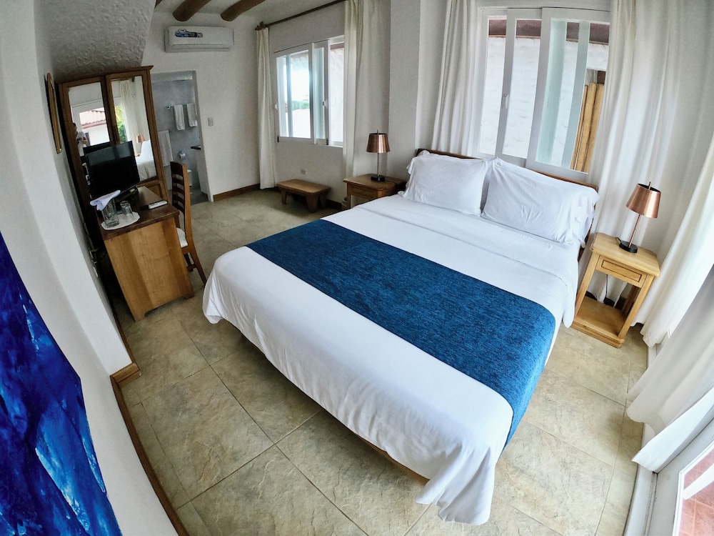 1 Bedroom, Standard, Queen Bed, Garden View, Ground Floor