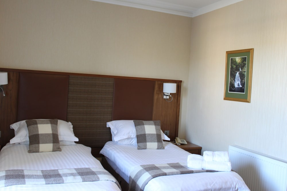 Mackays Hotel Wick 6/50