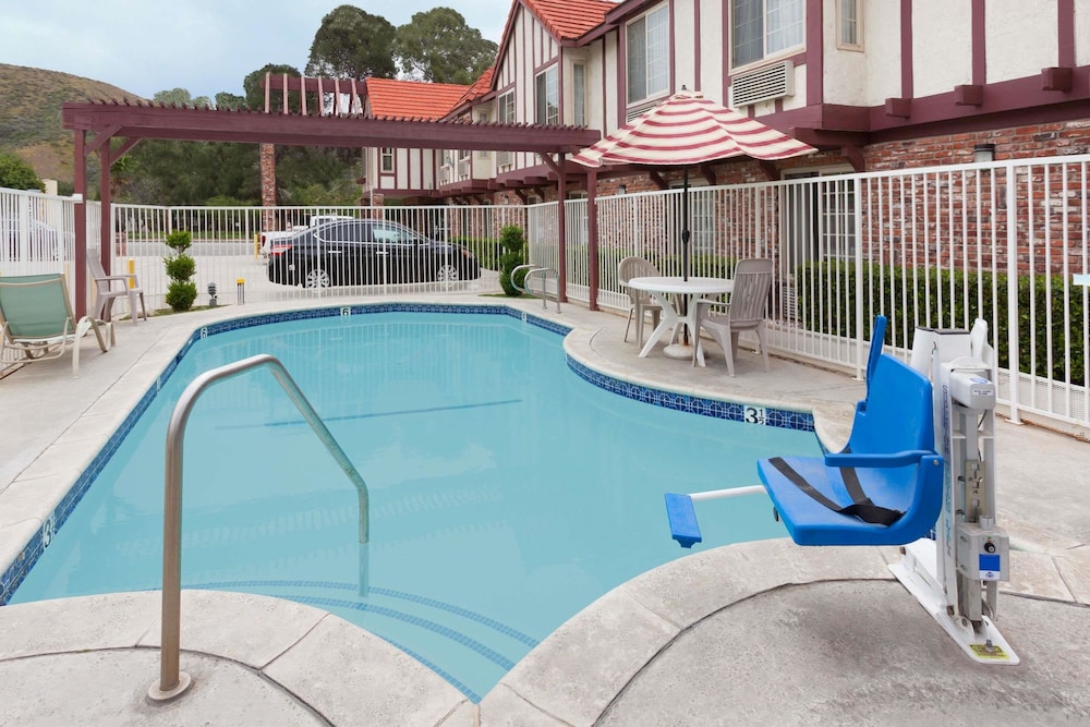Super 8 by Wyndham Santa Clarita/Valencia 21/32
