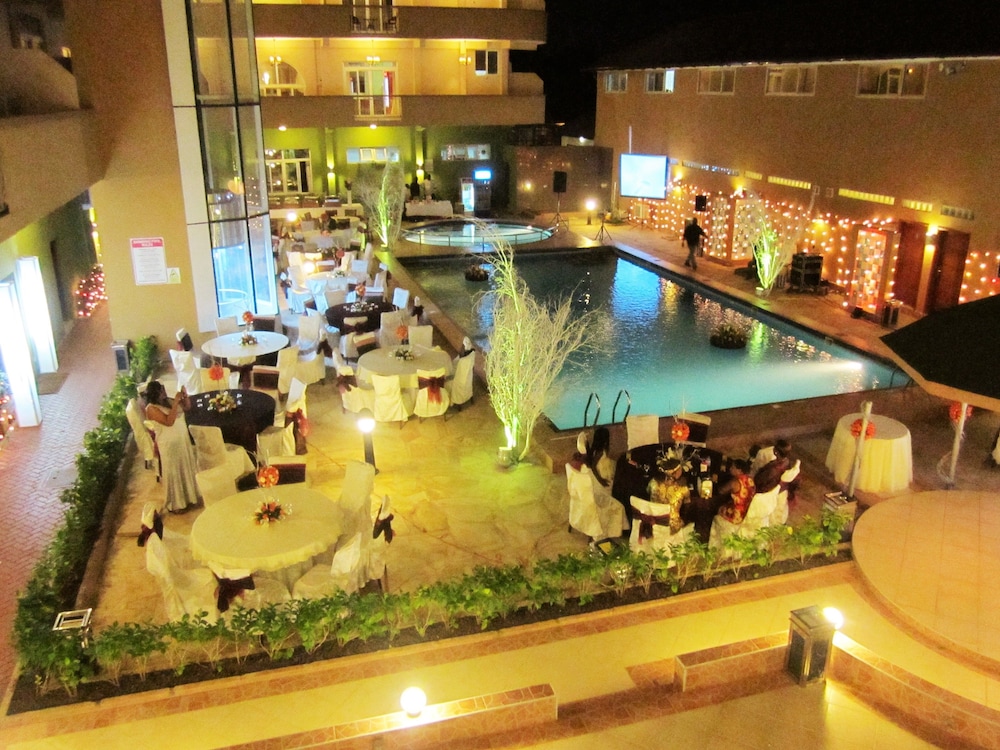 Seascape Hotel 35/39