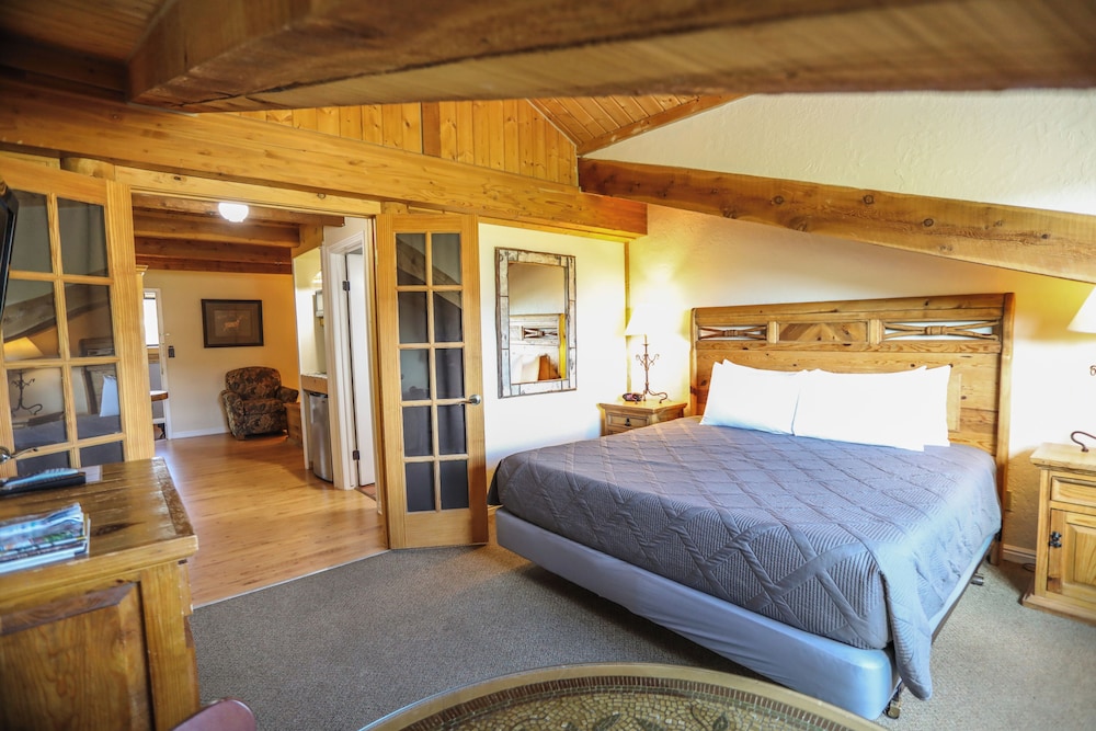 The Boulder Creek Lodge 17/64