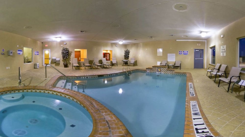 Holiday Inn Express Hotel & Suites Sweetwater 3/47