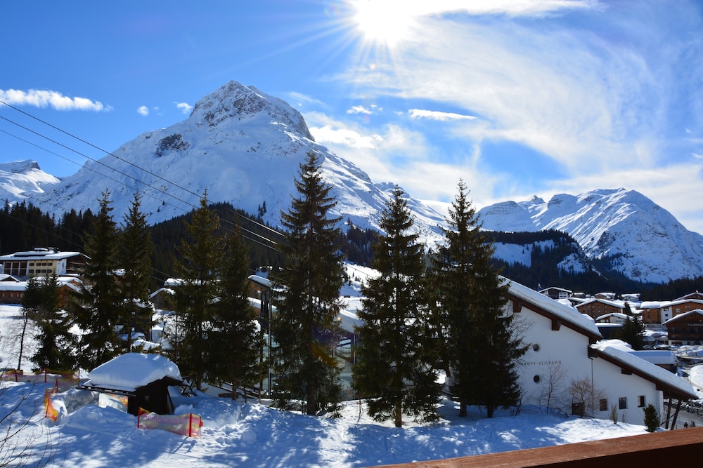 HOTEL BERGHOF 74/79