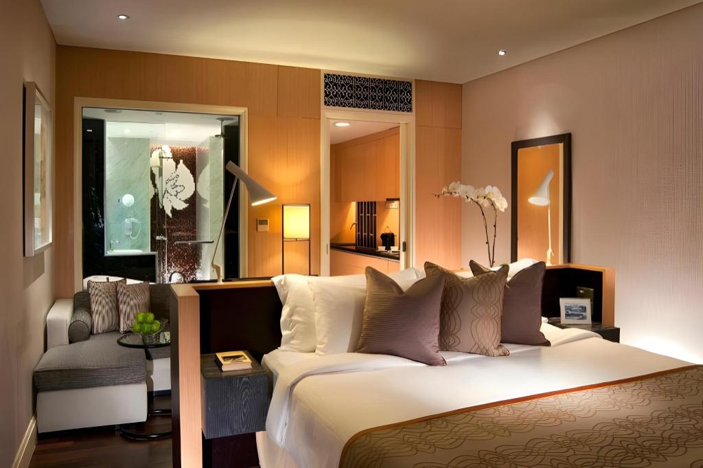 Cutler, Studio, Suite, King Bed, Balcony