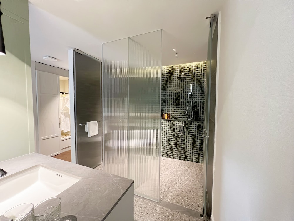 President Maison Signature by M Village, a brand of Modern Village Lifestyle 57/61