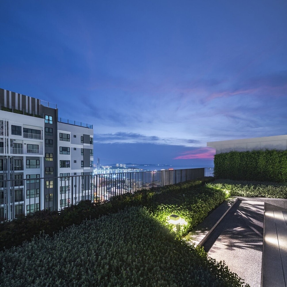 Many Holiday The Base Condo 33/45