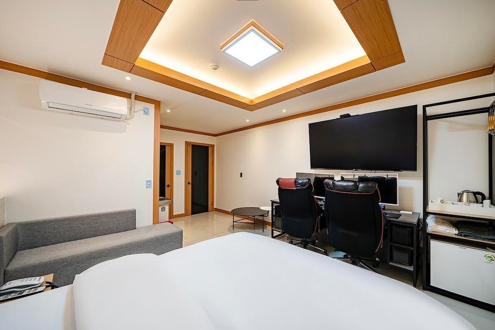 JM Hotel 30/66
