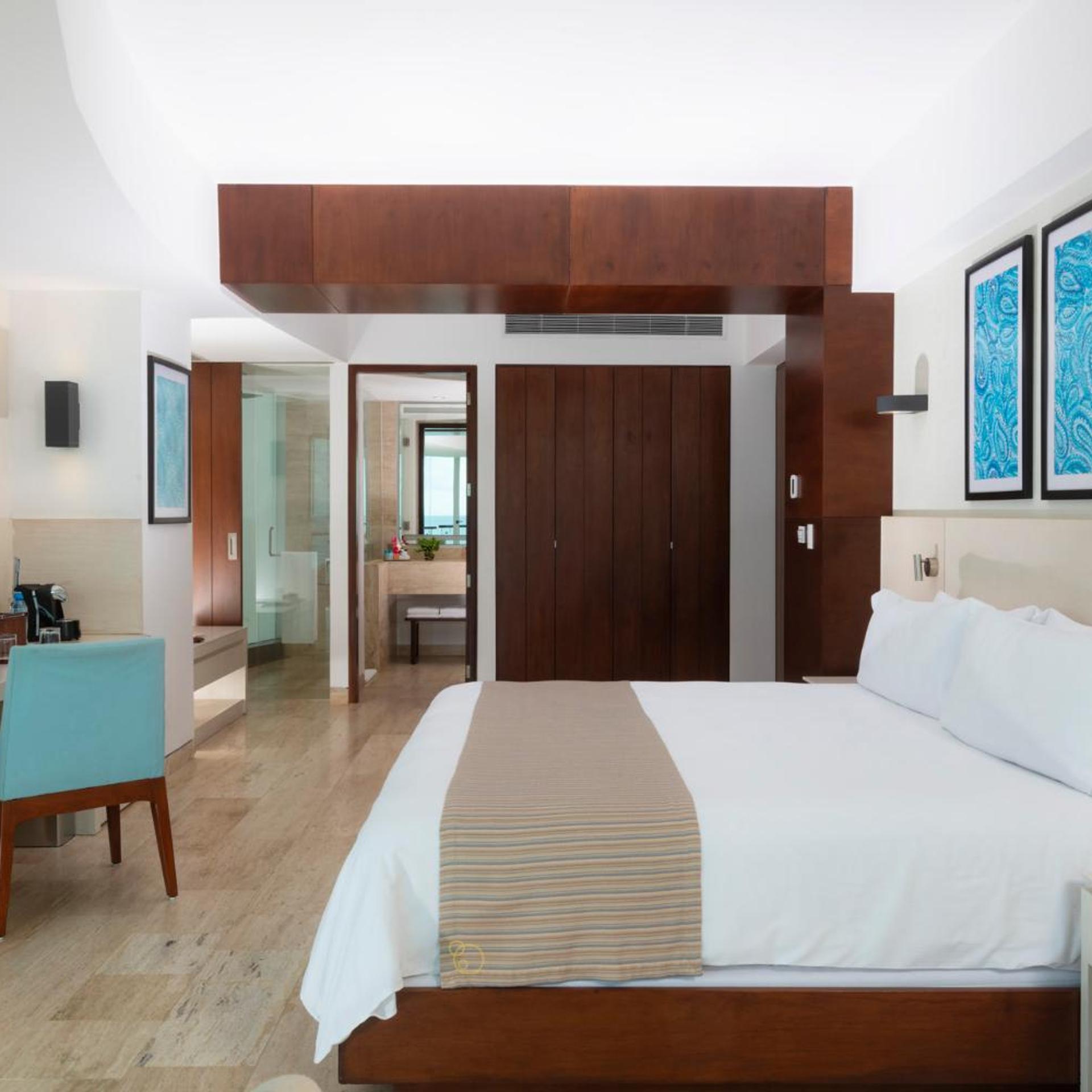Altitude, Suite, Partial Ocean View, Corner، Altitude By Krystal Grand Punta Cancun All Inclusive 2/7