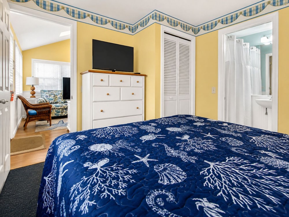 Colonial Acres Resort 40/53