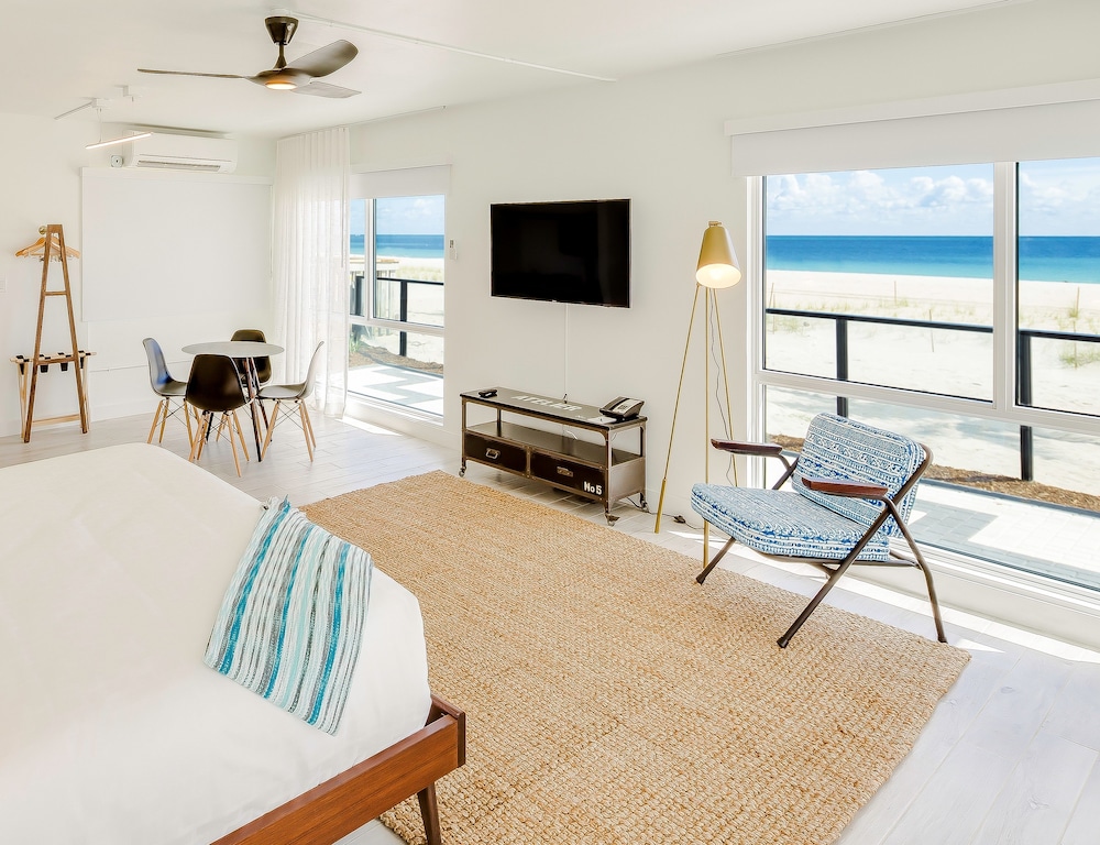Plunge Beach Hotel 43/66