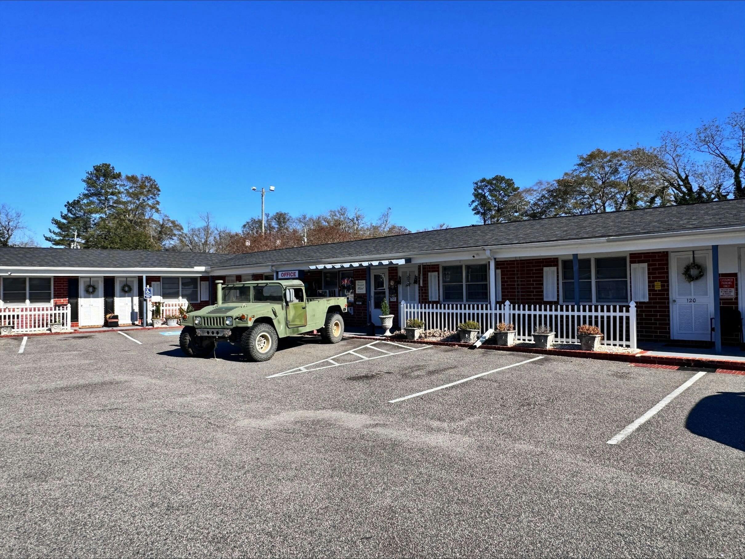 Chesterfield Hotel by OYO Hwy 9 48/55