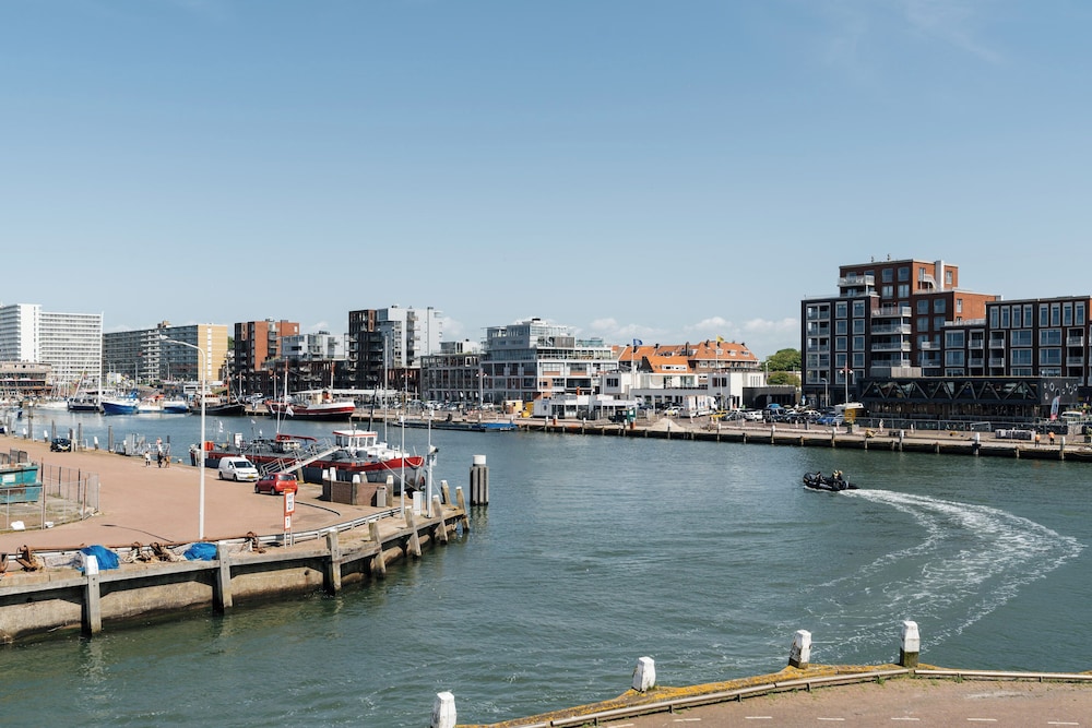 BizStay Harbour Scheveningen Apartments 46/50