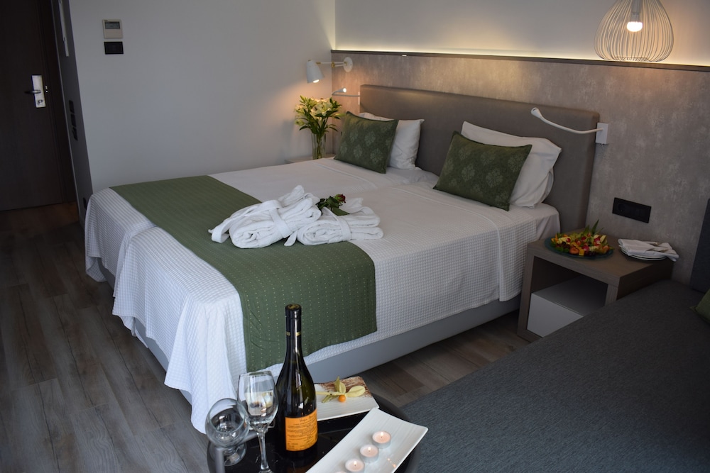MINOS MARE HOTEL 17/24