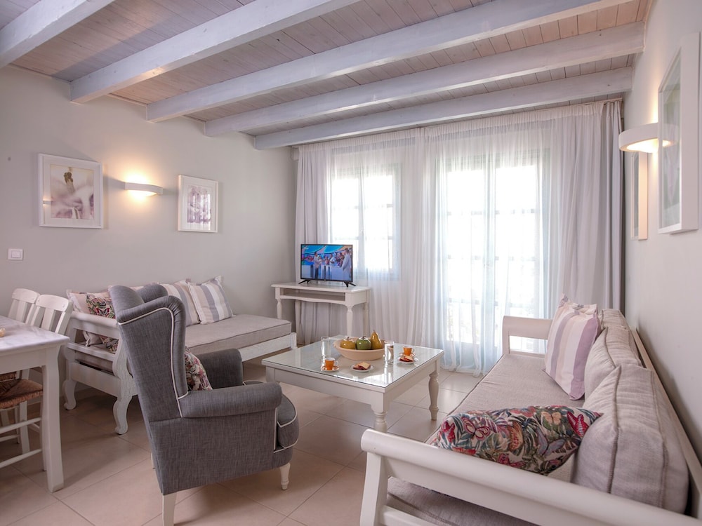 Mythos Suites Hotel 48/68
