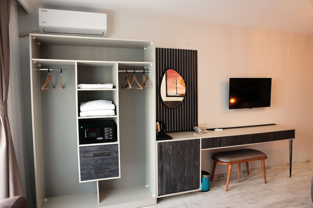Sar-Per Suites & Hotel 24/31