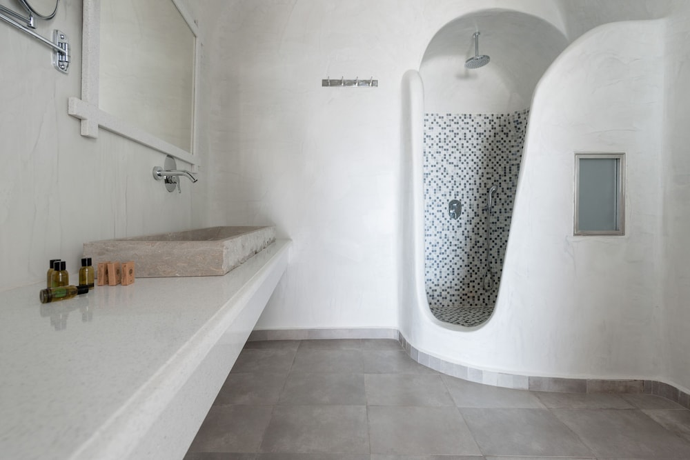 VALLAS APARTMENTS 23/50