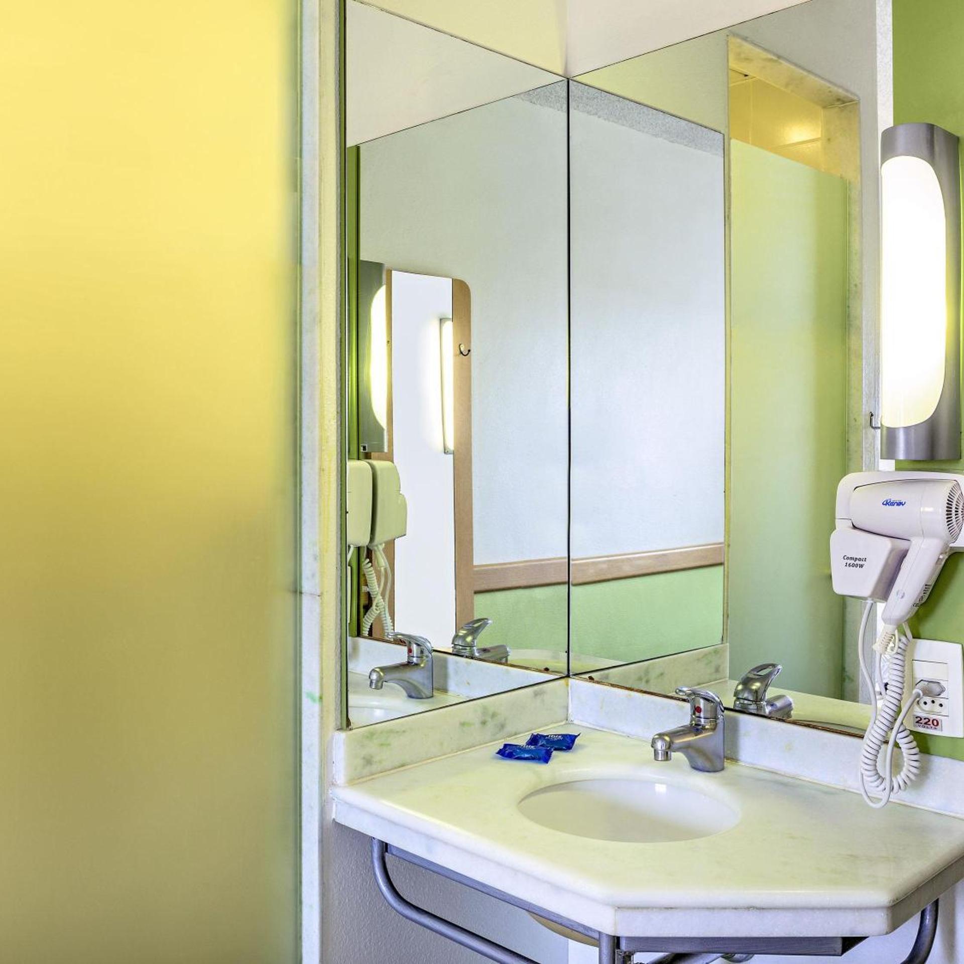Superior, Double Bed, Sofa, ibis budget Sao Paulo Paraiso 4/4