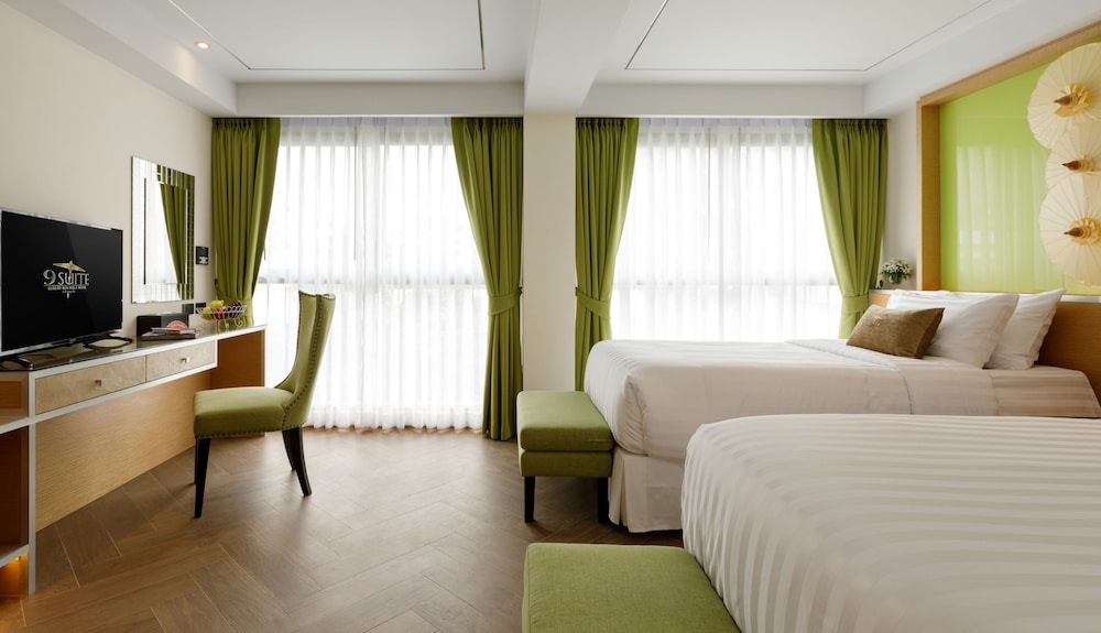 DELUXE, TWIN BEDS