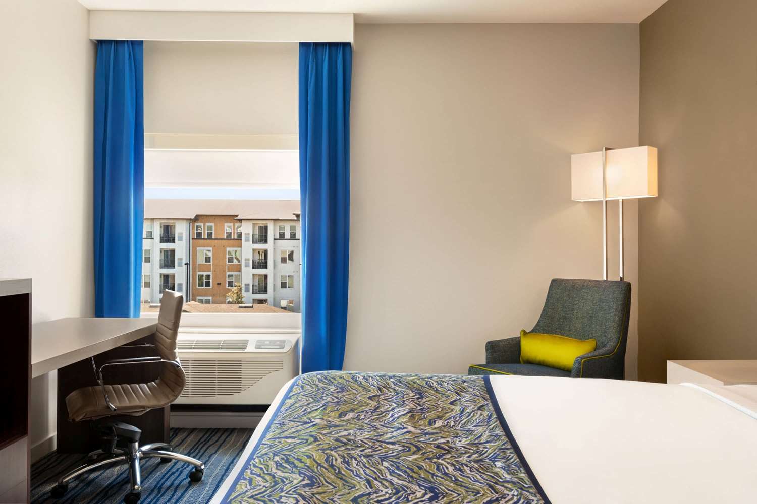 La Quinta Inn And Suites By Wyndham Orlando Idrive Theme Parks 20/50