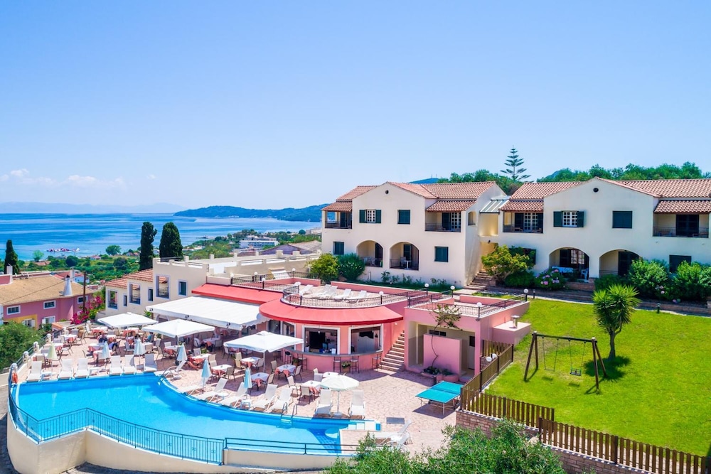Pelagos Hotel 34/40