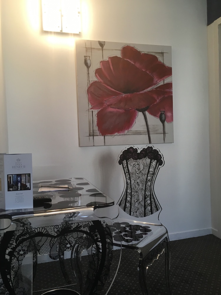 Henry Ii Hotel 48/59