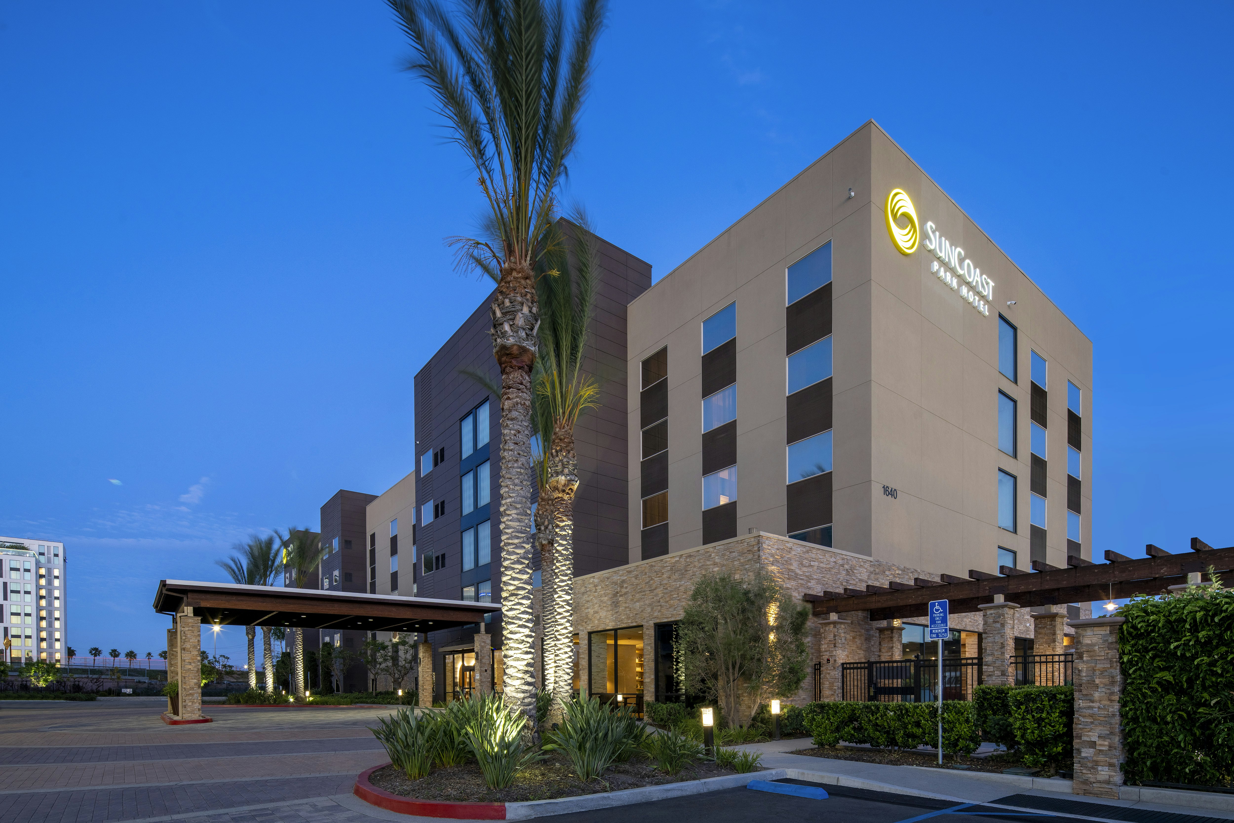 SunCoast Park Hotel Anaheim Resort, Tapestry by Hilton 35/36