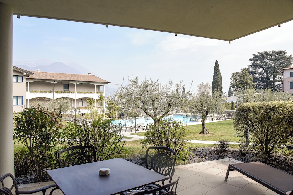 Bella Hotel & Restaurant 31/55