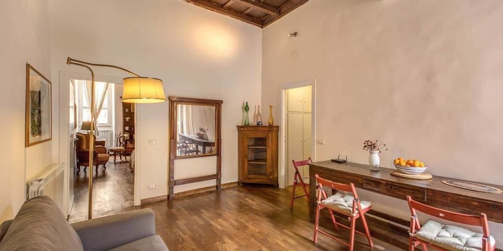 Passetto at Borgo Pio 23/25